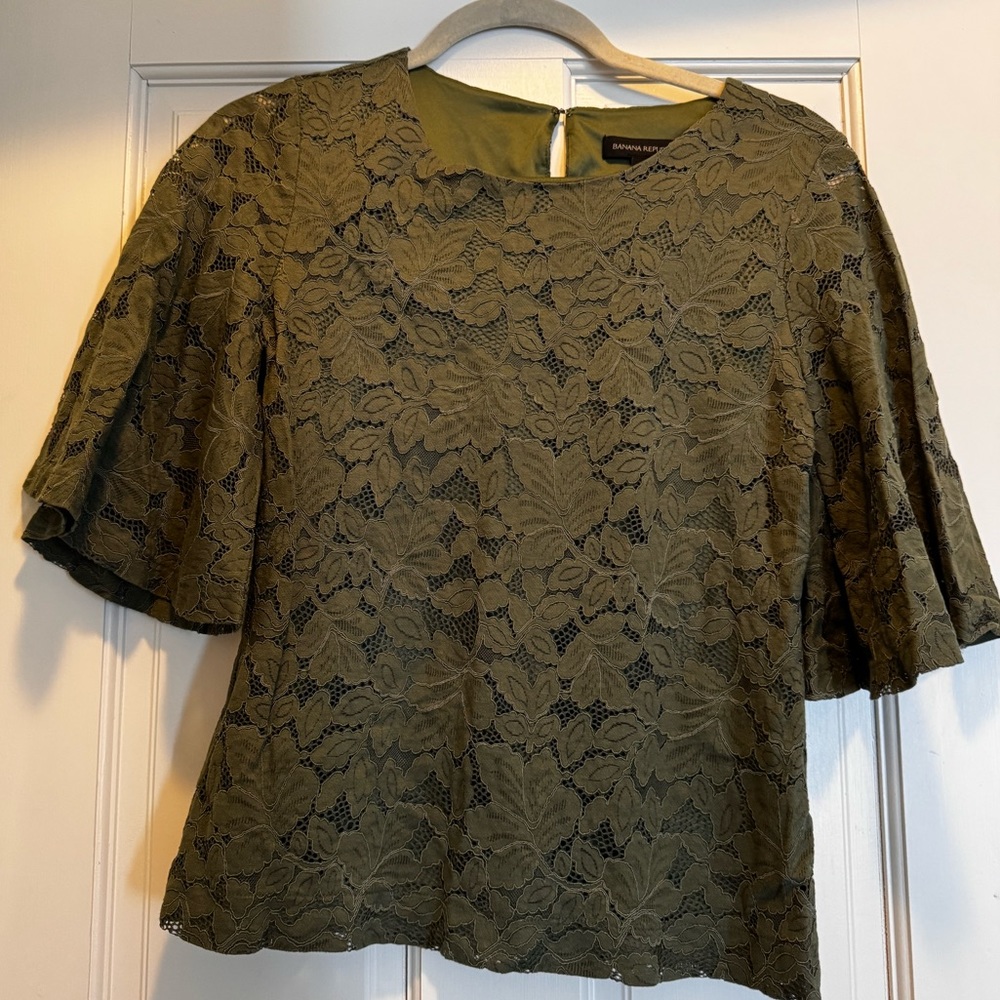Banana republic hunter green lace top